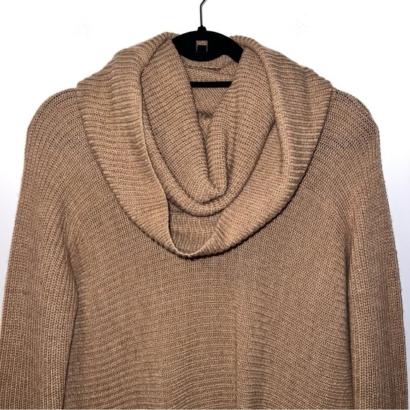 Vince Wool Alpaca Blend Oversized Turtleneck Ribbed Sweater in Camel Tan - Picture 4 of 10